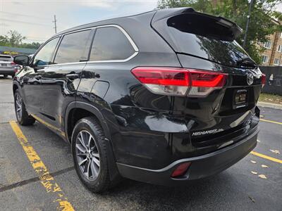 2018 Toyota Highlander XLE - Photo 8 - Downers Grove, IL 60515