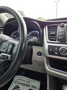 2018 Toyota Highlander XLE - Photo 38 - Downers Grove, IL 60515