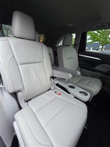 2018 Toyota Highlander XLE - Photo 16 - Downers Grove, IL 60515