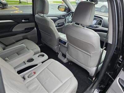 2018 Toyota Highlander XLE - Photo 15 - Downers Grove, IL 60515