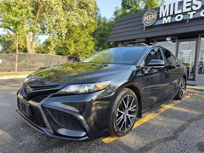 2023 Toyota Camry SE   - Photo 2 - Downers Grove, IL 60515