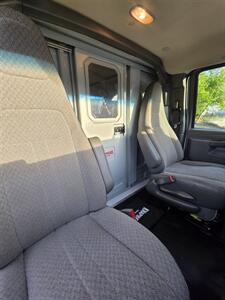 2019 Chevrolet Express 3500  KUV Box - Photo 12 - Downers Grove, IL 60515