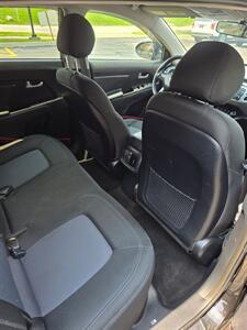 2015 Kia Sportage LX - Photo 10 - Downers Grove, IL 60515