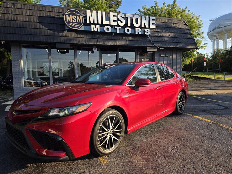 2022 Toyota Camry SE  