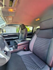 2017 Toyota Tundra SR5   - Photo 10 - Downers Grove, IL 60515