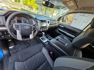 2017 Toyota Tundra SR5   - Photo 11 - Downers Grove, IL 60515