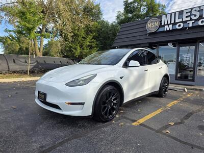 2023 Tesla Model Y Long Range - Photo 2 - Downers Grove, IL 60515