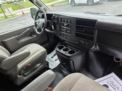 2017 Chevrolet Express 2500   - Photo 10 - Downers Grove, IL 60515