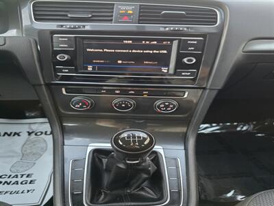 2018 Volkswagen Golf SportWagen TSI S - Photo 17 - Downers Grove, IL 60515