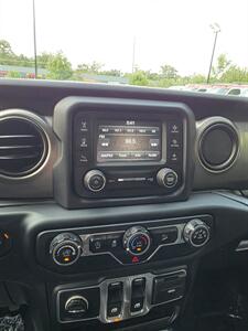 2019 Jeep Wrangler Sport   - Photo 21 - Downers Grove, IL 60515
