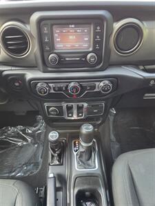 2019 Jeep Wrangler Sport   - Photo 18 - Downers Grove, IL 60515