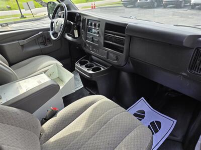 2020 Chevrolet Express 3500 - Photo 10 - Downers Grove, IL 60515