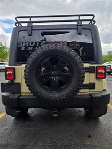 2012 Jeep Wrangler Unlimited Sahara   - Photo 15 - Downers Grove, IL 60515
