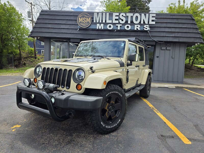 2012 Jeep Wrangler Unlimited Sahara   - Photo 1 - Downers Grove, IL 60515