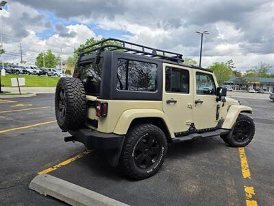 2012 Jeep Wrangler Unlimited Sahara   - Photo 6 - Downers Grove, IL 60515