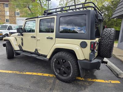 2012 Jeep Wrangler Unlimited Sahara   - Photo 9 - Downers Grove, IL 60515