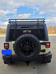 2012 Jeep Wrangler Unlimited Sahara   - Photo 18 - Downers Grove, IL 60515