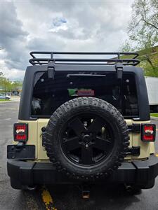 2012 Jeep Wrangler Unlimited Sahara   - Photo 8 - Downers Grove, IL 60515