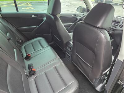 2014 Volkswagen Tiguan S 4Motion - Photo 14 - Downers Grove, IL 60515