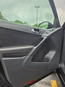 2014 Volkswagen Tiguan S 4Motion - Photo 30 - Downers Grove, IL 60515