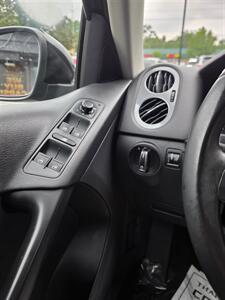 2014 Volkswagen Tiguan S 4Motion - Photo 26 - Downers Grove, IL 60515