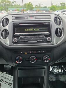 2014 Volkswagen Tiguan S 4Motion - Photo 20 - Downers Grove, IL 60515