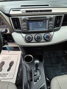 2015 Toyota RAV4 LE - Photo 16 - Downers Grove, IL 60515