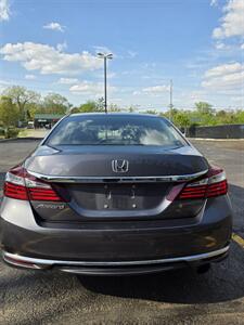 2017 Honda Accord LX   - Photo 6 - Downers Grove, IL 60515