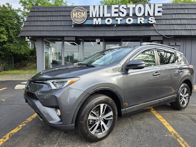 2017 Toyota RAV4 XLE   - Photo 1 - Downers Grove, IL 60515