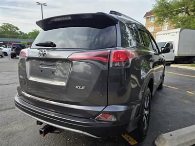 2017 Toyota RAV4 XLE - Photo 5 - Downers Grove, IL 60515