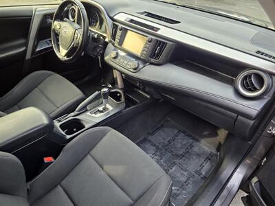 2017 Toyota RAV4 XLE - Photo 18 - Downers Grove, IL 60515