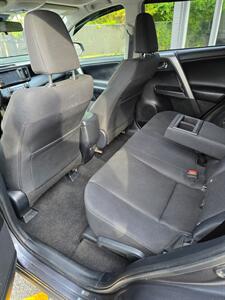 2017 Toyota RAV4 XLE - Photo 11 - Downers Grove, IL 60515