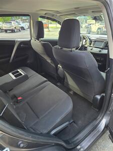2017 Toyota RAV4 XLE - Photo 13 - Downers Grove, IL 60515