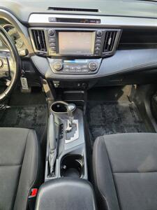 2017 Toyota RAV4 XLE - Photo 16 - Downers Grove, IL 60515