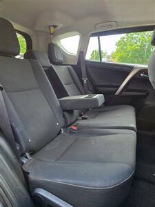 2017 Toyota RAV4 XLE - Photo 14 - Downers Grove, IL 60515