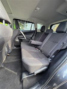 2017 Toyota RAV4 XLE - Photo 12 - Downers Grove, IL 60515