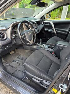 2017 Toyota RAV4 XLE - Photo 10 - Downers Grove, IL 60515