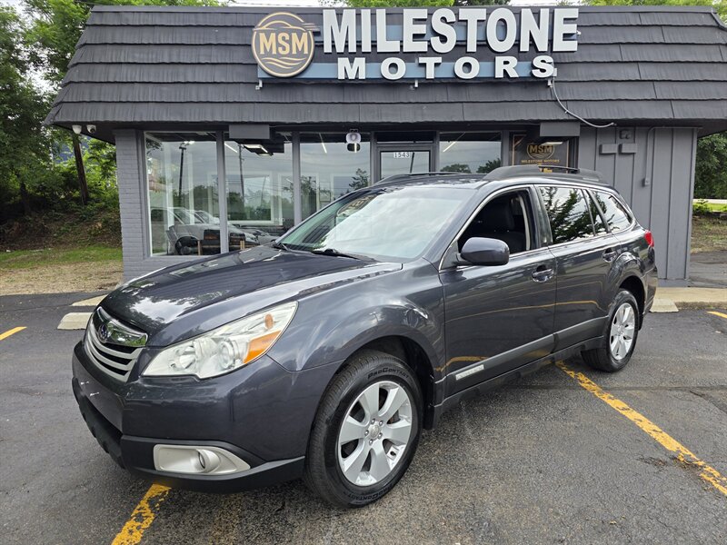 2011 Subaru Outback 2.5i Premium   - Photo 1 - Downers Grove, IL 60515