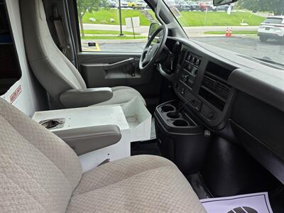 2017 GMC Savana 3500   - Photo 13 - Downers Grove, IL 60515