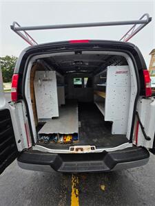 2017 GMC Savana 3500   - Photo 25 - Downers Grove, IL 60515