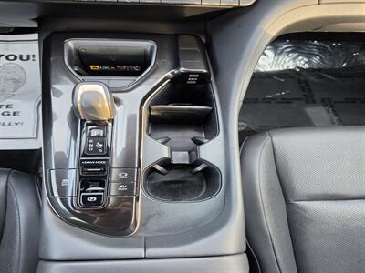 2025 Toyota Crown Signia XLE   - Photo 20 - Downers Grove, IL 60515