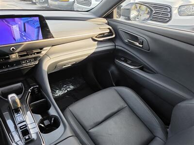 2025 Toyota Crown Signia XLE   - Photo 18 - Downers Grove, IL 60515