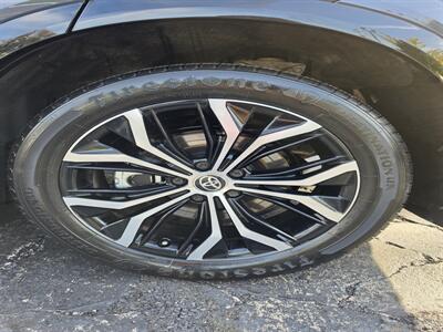 2025 Toyota Crown Signia XLE   - Photo 45 - Downers Grove, IL 60515