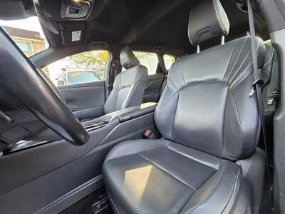 2025 Toyota Crown Signia XLE   - Photo 8 - Downers Grove, IL 60515
