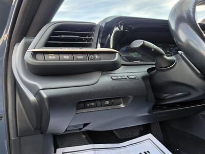 2025 Toyota Crown Signia XLE   - Photo 27 - Downers Grove, IL 60515