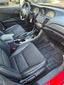 2016 Honda Accord Sport   - Photo 24 - Downers Grove, IL 60515