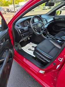 2016 Honda Accord Sport   - Photo 18 - Downers Grove, IL 60515