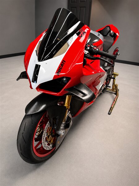 2024 Ducati Panigale V4 R  