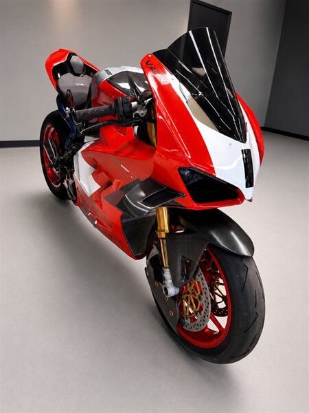 2024 Ducati Panigale V4 R  