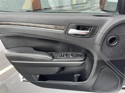 2019 Chrysler 300 Series S   - Photo 25 - Indianapolis, IN 46234